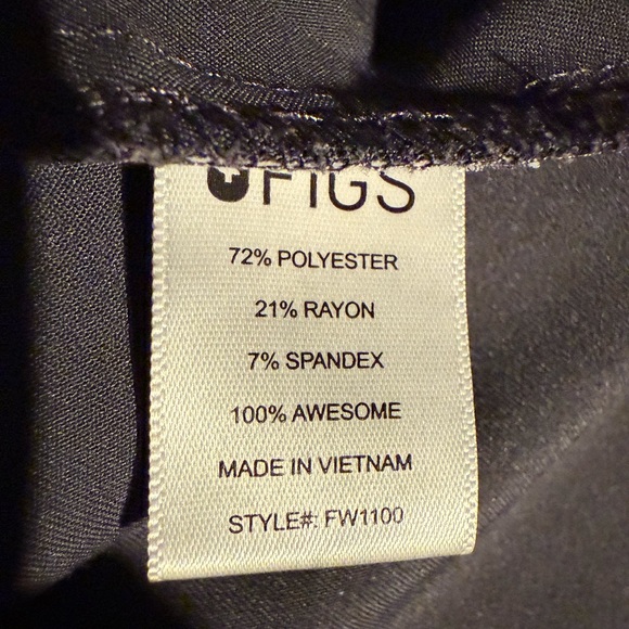 Charcoal Casma 3-Pocket Scrub Top FIGS - Picture 4 of 5